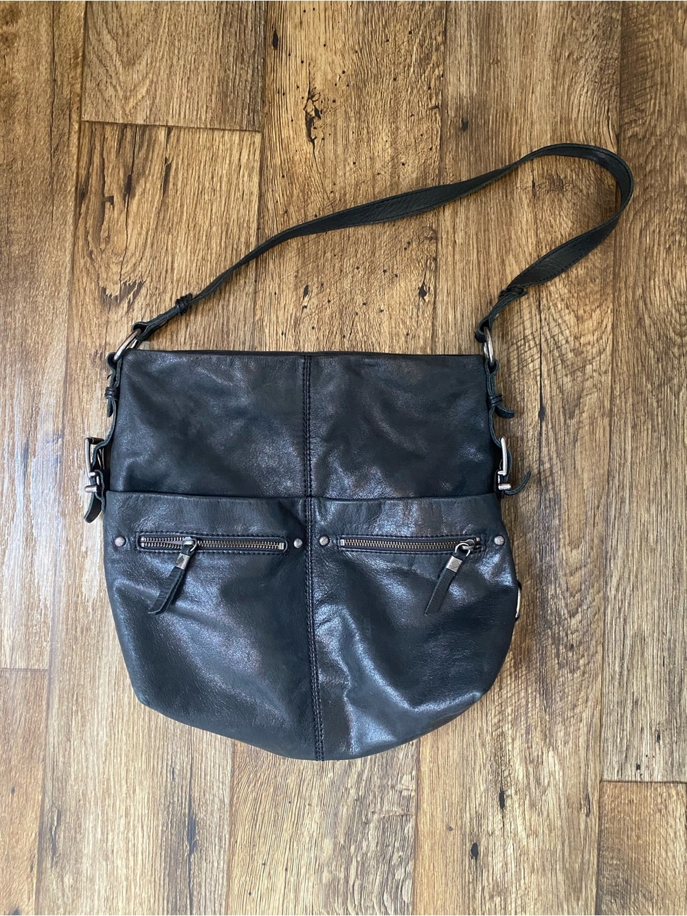 The Sak shimmery black leather shoulder bag purse